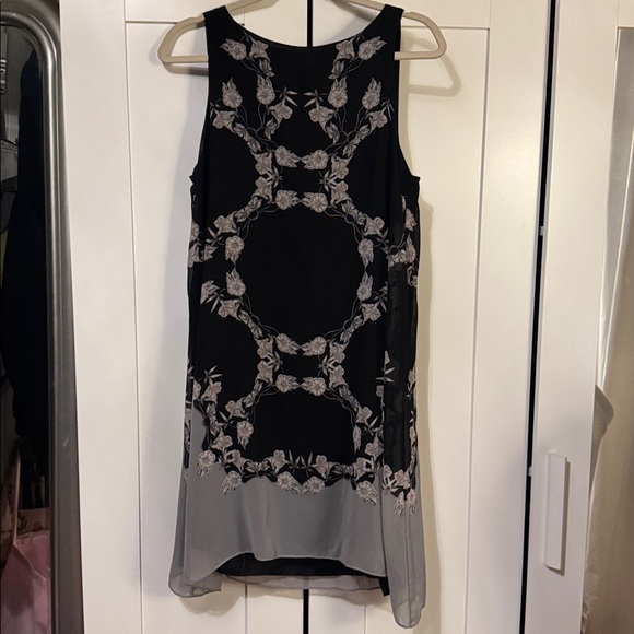 Max Studio Black and Gray Floral Flowy Midi Dress - Picture 7 of 8